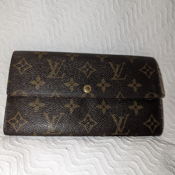 Louis Vuitton Handbags - Louis Vuitton Sarah long wallet